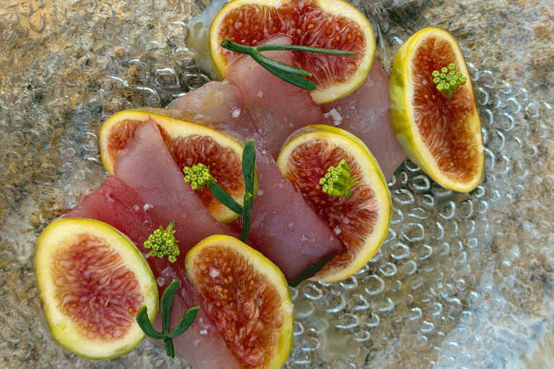 Thon blanc, figues fraîches, criste marine & huile de feuille de figuier